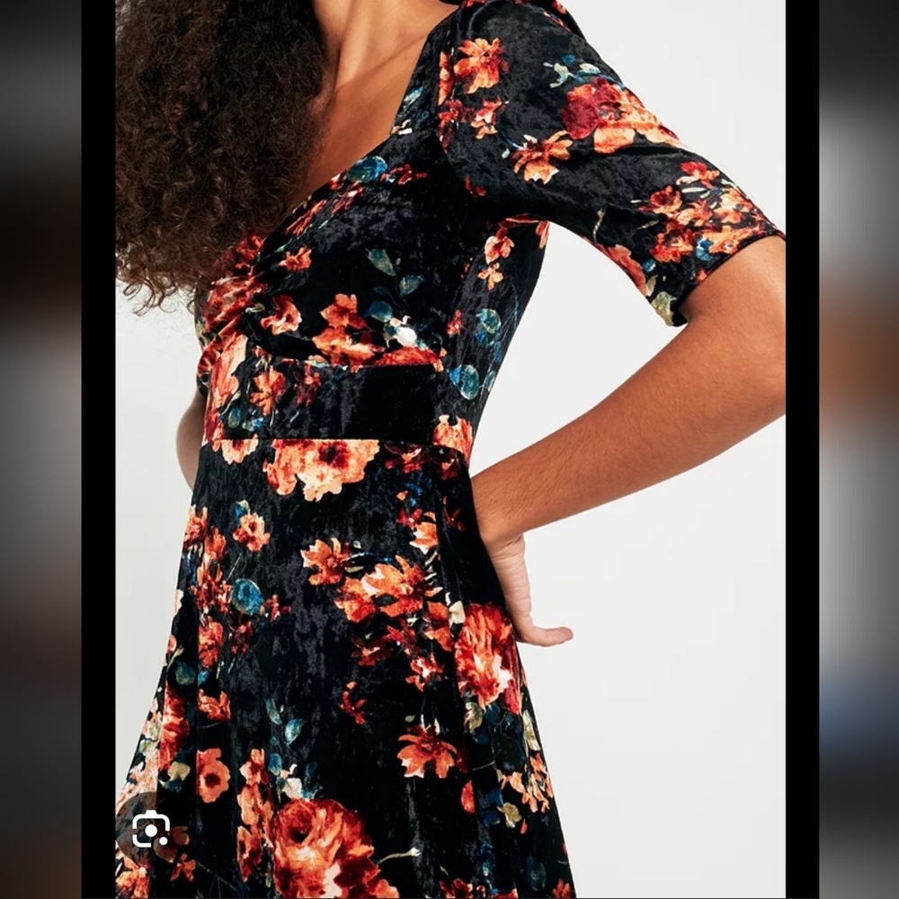 Floral Midi Dress - Black and Red - Picture 3 of 10